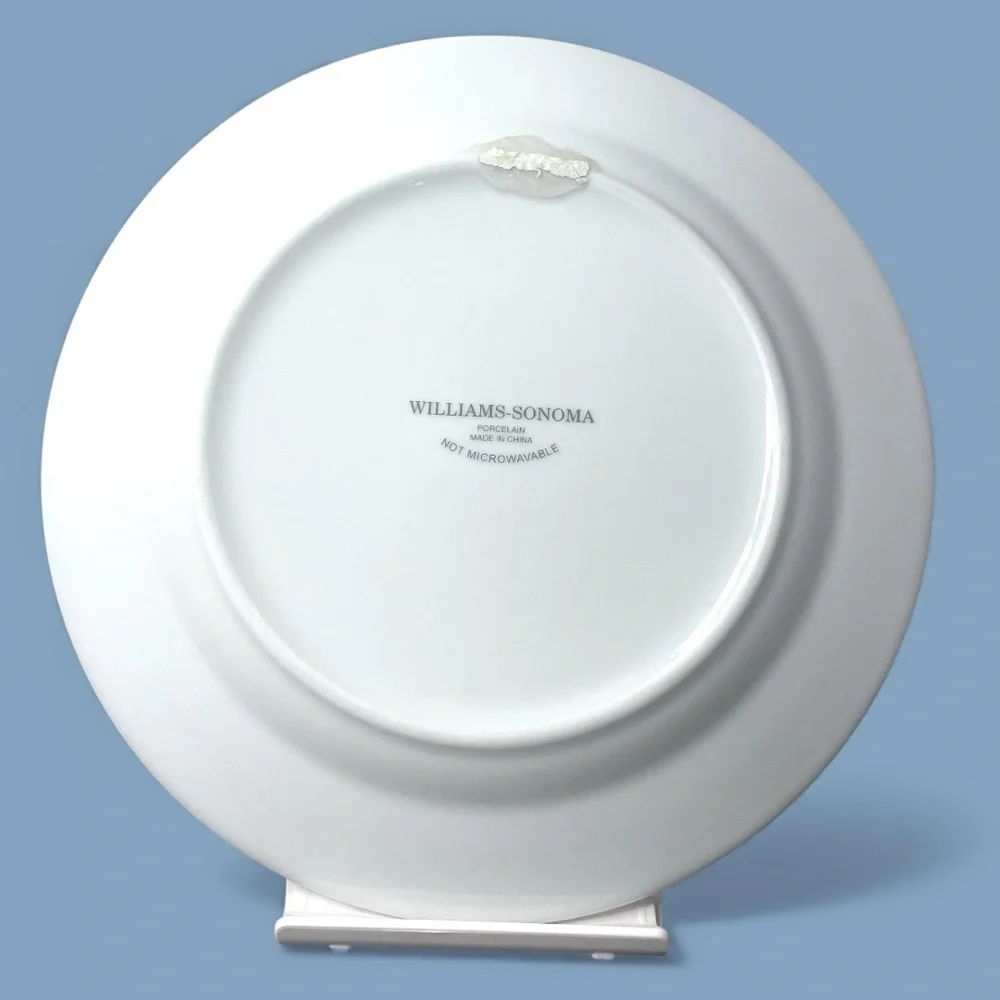Williams-Sonoma Cities In Snow Porcelain Plate Street Lamposts Winter Christmas